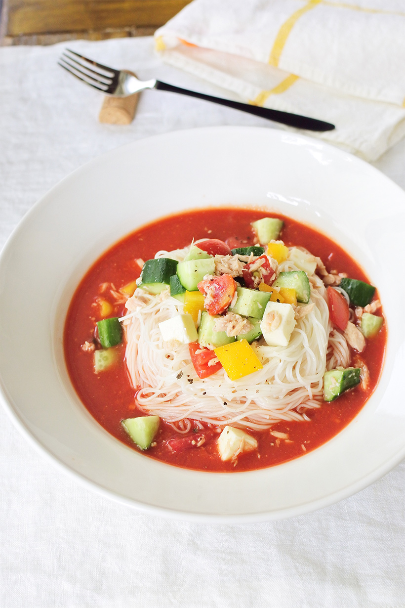夏バテ解消！夏野菜とチーズのトマトスープそうめん